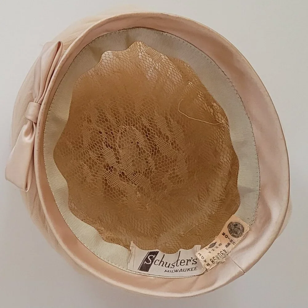 Vintage 1950s Champagne Tulle Turban Hat w Satin Bow – Schuster’s – Original Box